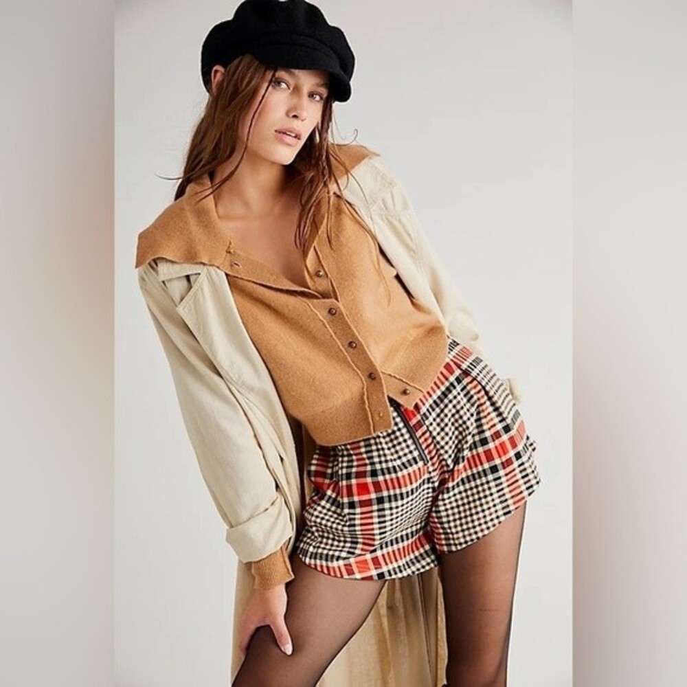 NWOT FREE PEOPLE Mayfair Pleated Shorts. Size 8